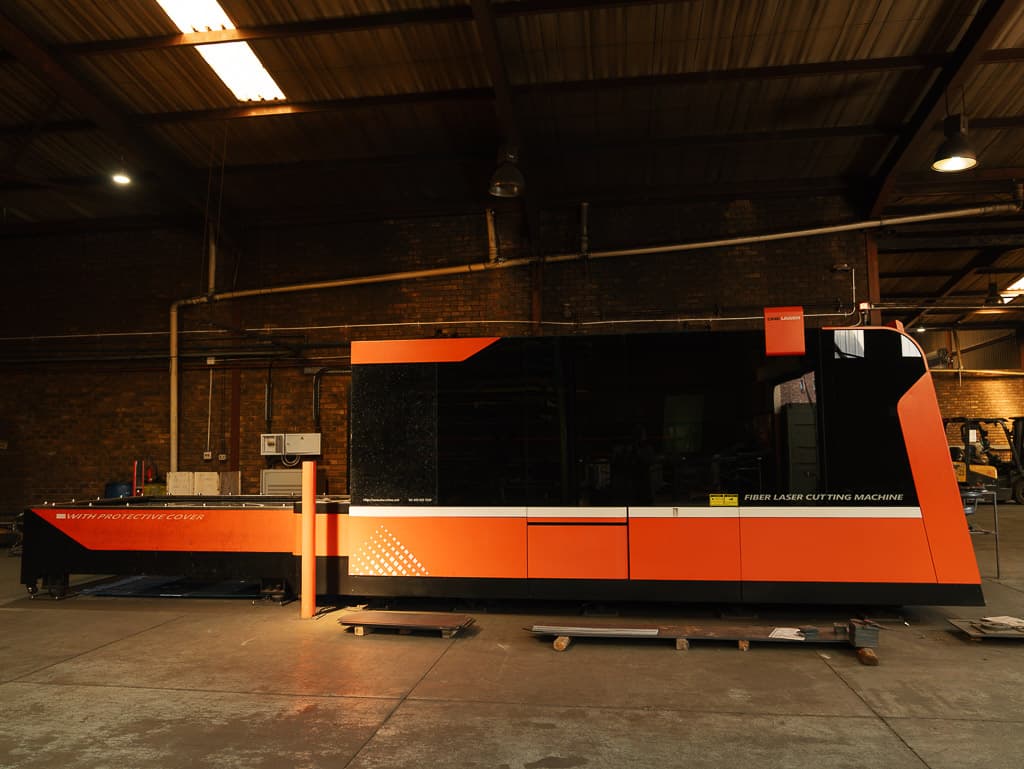 Foxtron Engineering fiber laser cutting machine